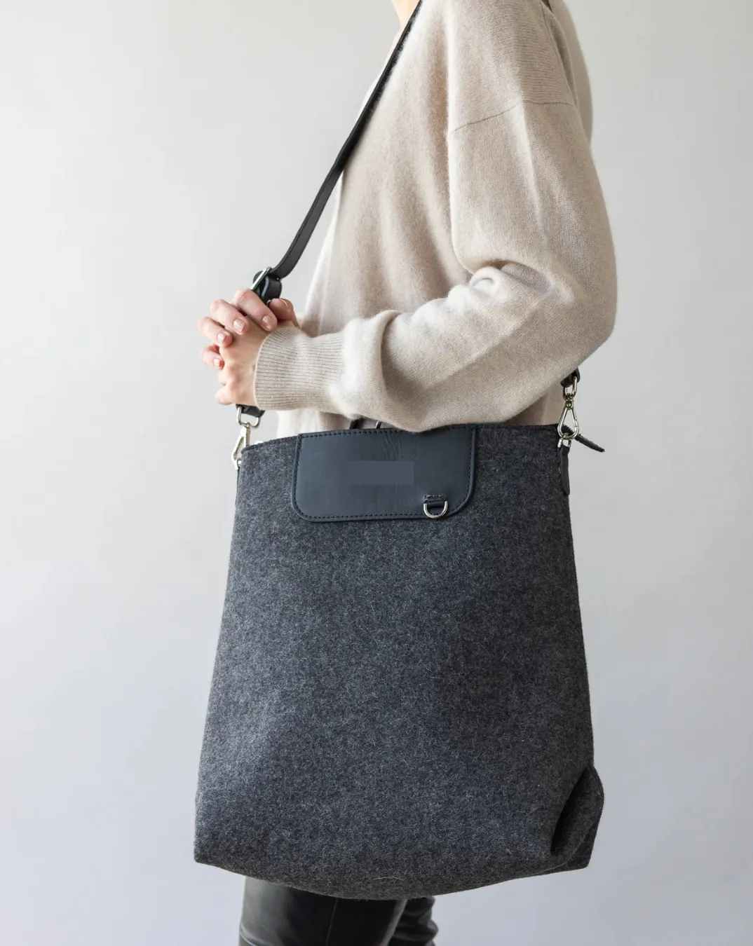 Travelling Midi Backpack: The Grey Woollen traveller